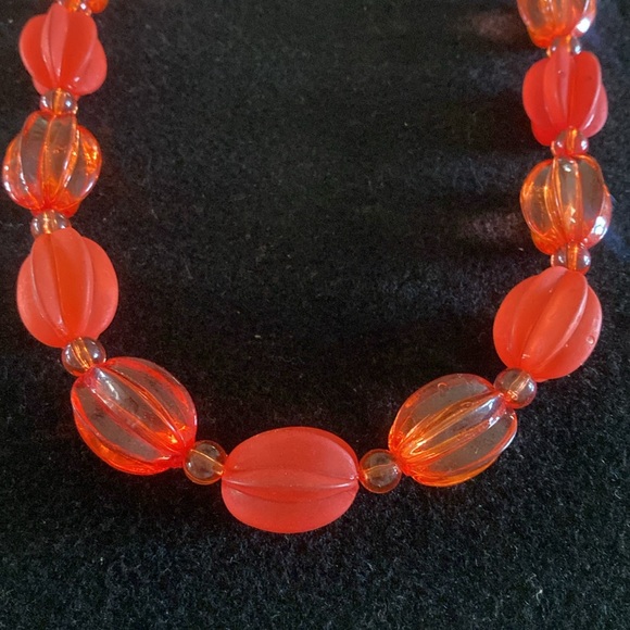 Vintage Redish Orange Lucite Beaded Necklace FINAL PRICE DROP - Picture 3 of 4